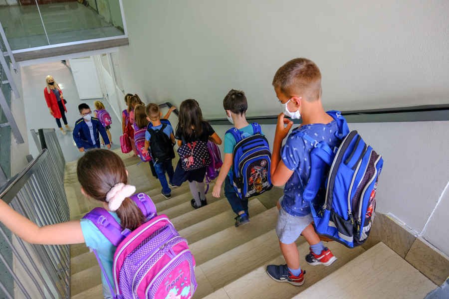 Školski pribor i knjige za oko 1.300 učenika prvog razreda u Novom Gradu