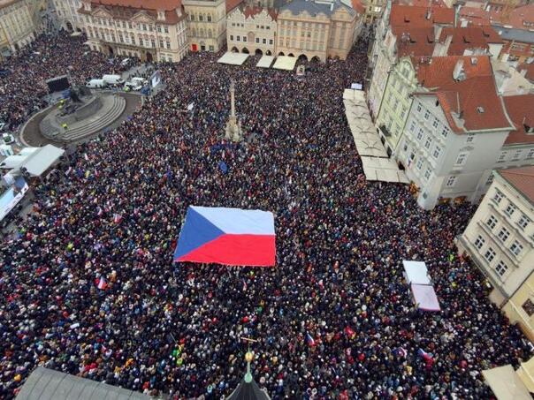 Skoro 100 hiljada Čeha na protestu podrške za predsjednika