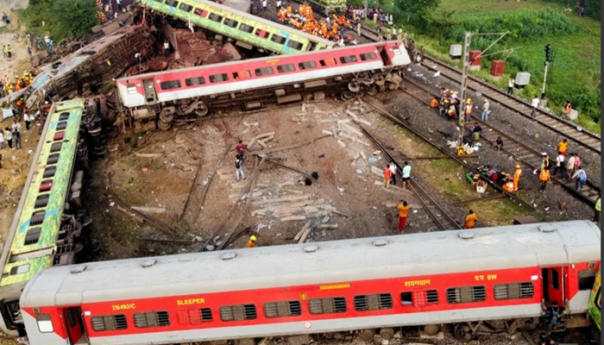 Skoro 300 poginulih u sudaru vozova u Indiji