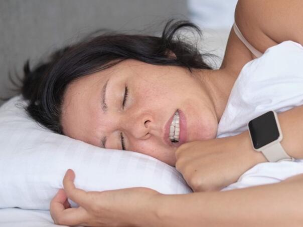 Škripanje zubima u snu može ozbiljno narušiti zdravlje