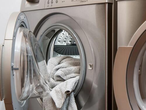 Skriveno dugme na veš mašini: Pritisnite ga i skoro da nećete morati sušiti veš