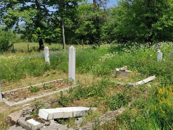 Skrnavljeno mezarje u povratničkom džematu u Medžlisu Kaljina