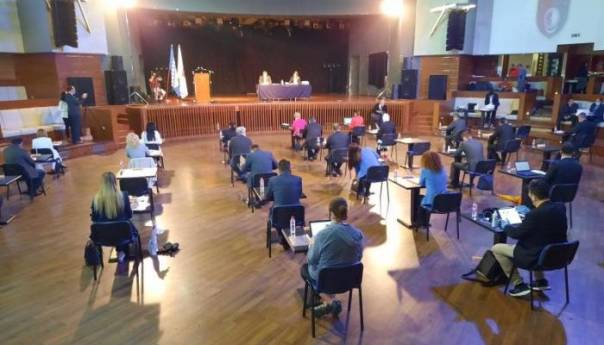 SKS sutra o 'korona zakonu' i određivanju datuma za izglasavanje nepovjerenja Vladi