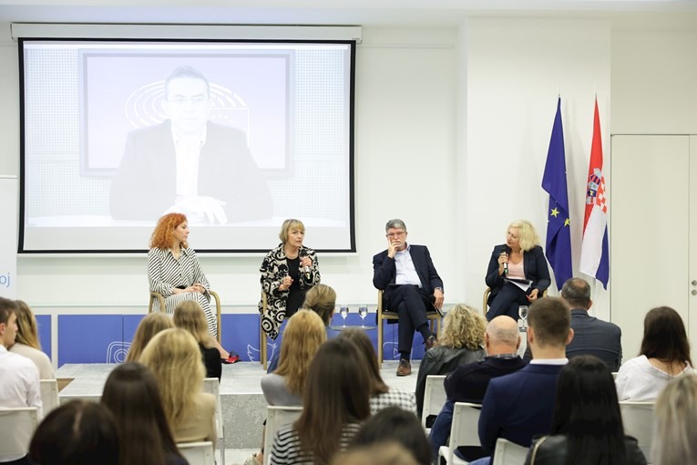 Skup u Zagrebu: Srbija mora odlučiti gdje je