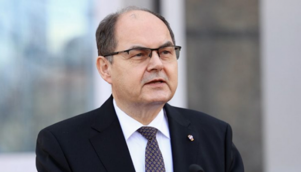 Skupljaju se glasovi za obraćanje Schmidta u UN-u