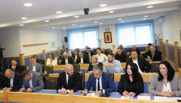 Skupština BPK-a usvojila zakon, porodiljama naknada od 1.000 KM