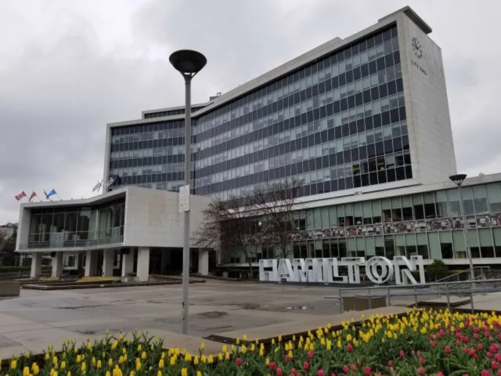 Skupština kanadskog grada Hamiltona odala počast žrtvama genocida u Srebrenici