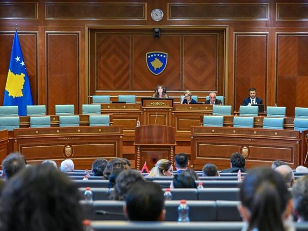 Skupština Kosova usvojila deklaraciju, osporavaju presudu Tačiju i čelnicima OVK-a