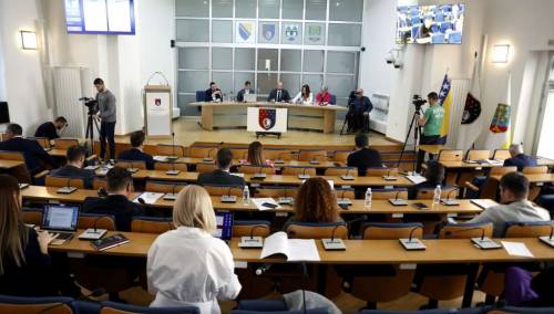 Skupština KS o pružanju pomoći povratnicima u Srebrenici