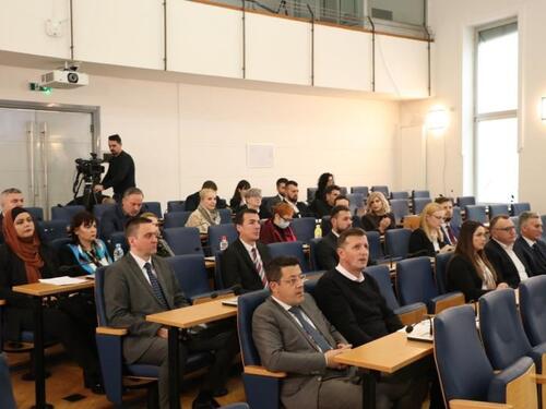 Skupština KS usvojila: Ministri, načelnici i premijer dobijaju po dva savjetnika