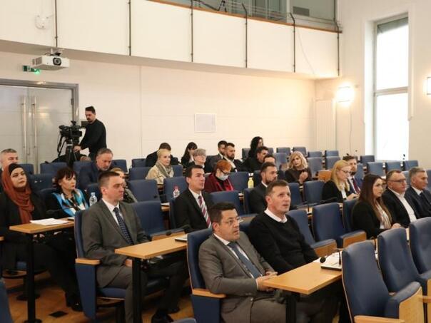 Skupština KS usvojila: Ministri, načelnici i premijer dobijaju po dva savjetnika