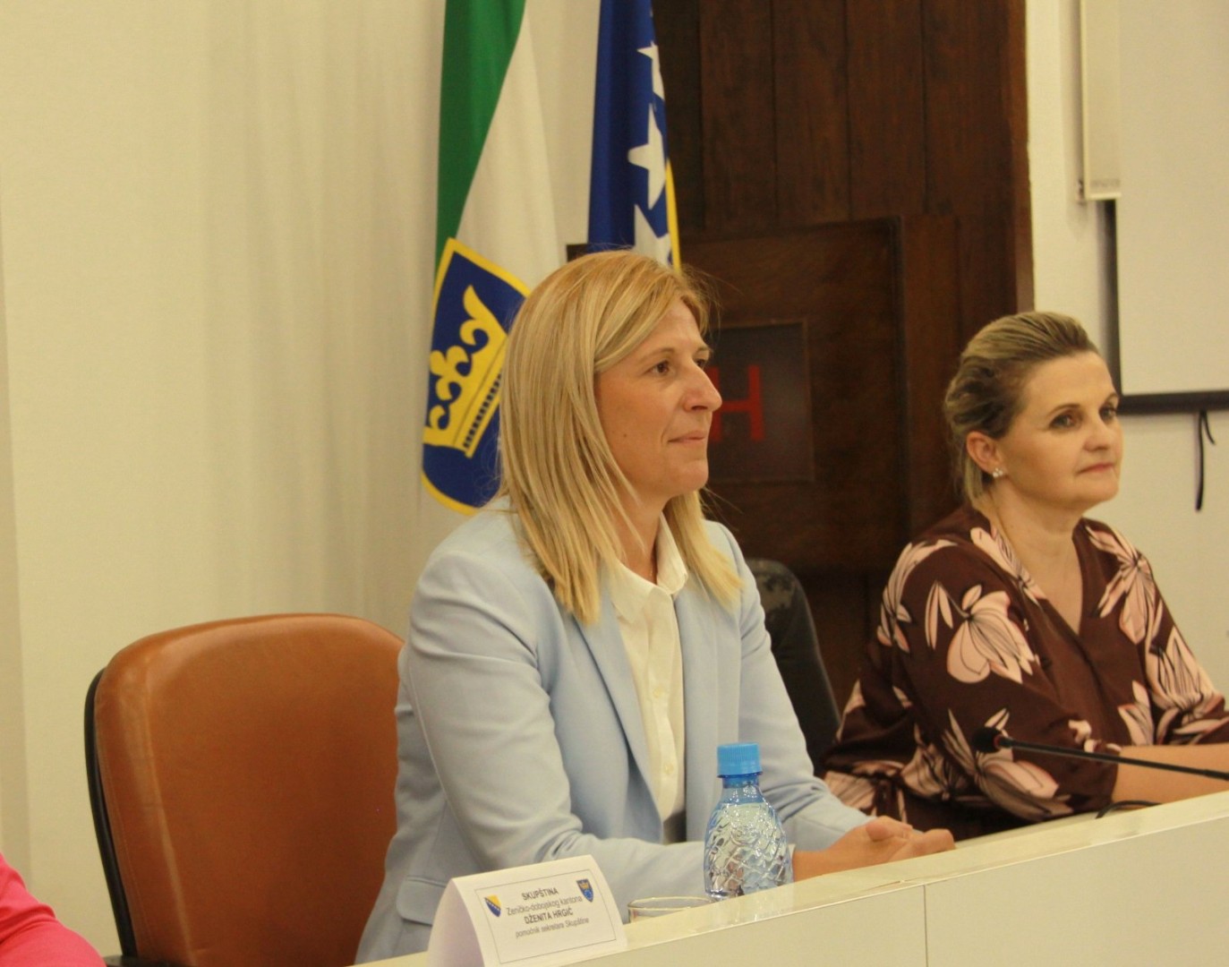 Skupština smijenila premijerku Amru Mehmedić i Vladu ZDK