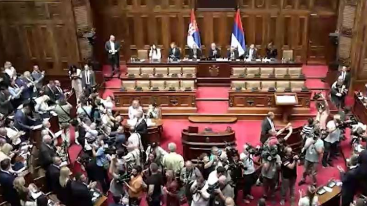 Skupština Srbije nije prihvatila zahtjev protestanata za smjenu ministra policije