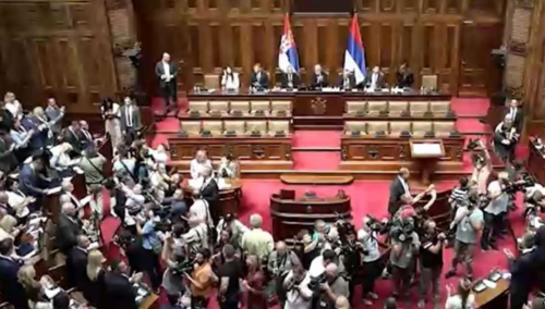 Skupština Srbije nije prihvatila zahtjev protestanata za smjenu ministra policije