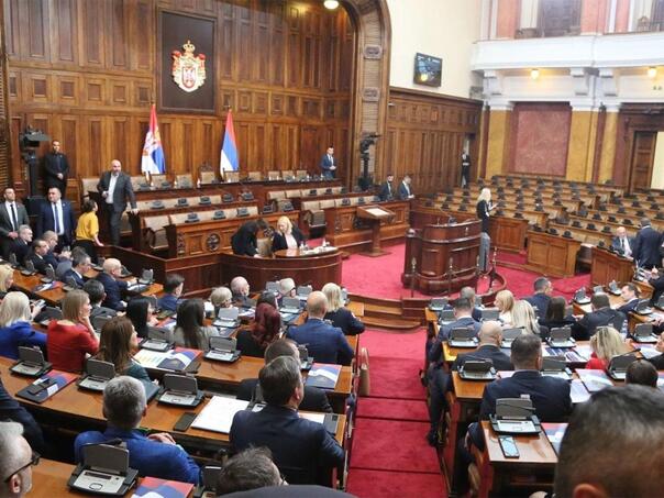 Skupština Srbije razmatra prijedlog o nepovjerenju premijeru Vučeviću zbog tragedije u Novom Sadu