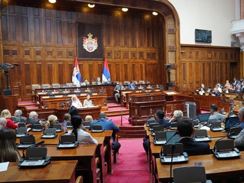Skupština Srbije usvojila medijske zakone, 'uvodi mrak'