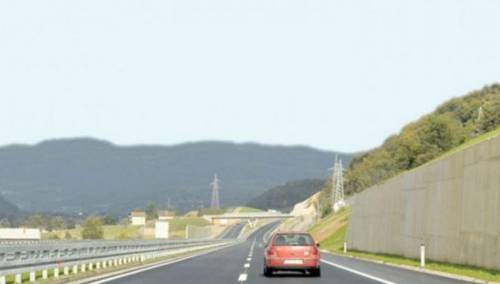 Slabiji promet vozila, u višim predjelima poledica