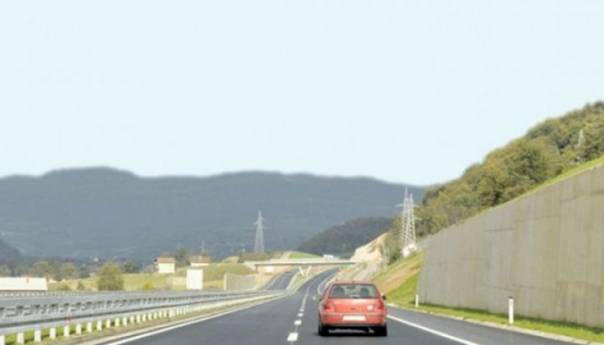 Slabiji promet vozila, u višim predjelima poledica