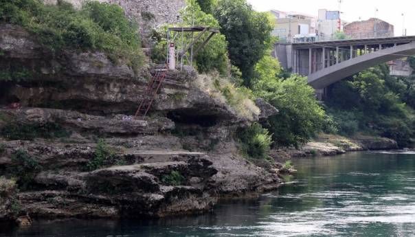 'Šlaufijada' se vraća u Mostar, niz Neretvu nogama, rukama i papučama