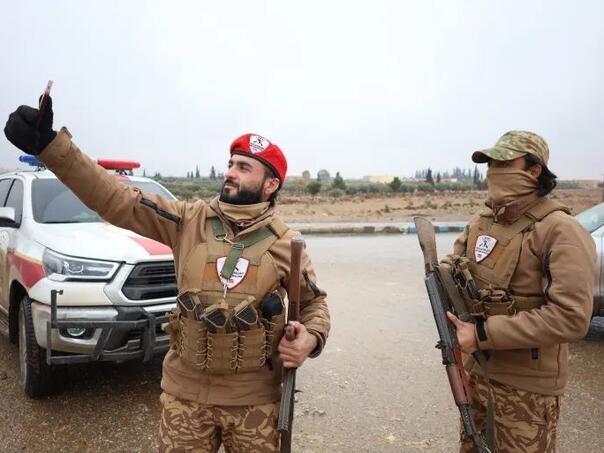 Slavlje u Raki nakon što je vojska preuzela kontrolu nad kurdskim snagama