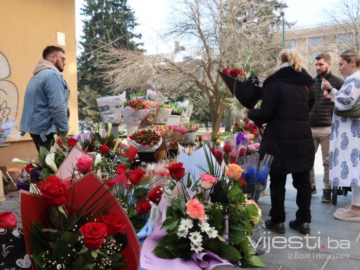 Šleperi cvijeća na trotoarima: Legalni trgovci kažnjeni, nelegalni nagrađeni