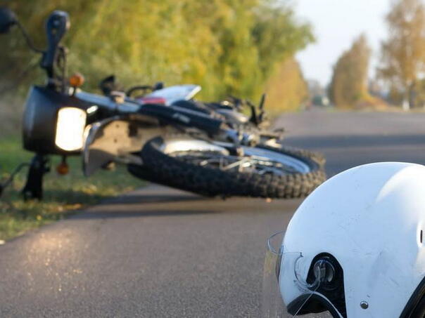 Sletio motorom sa puta kod Prijedora, teško povrijeđen