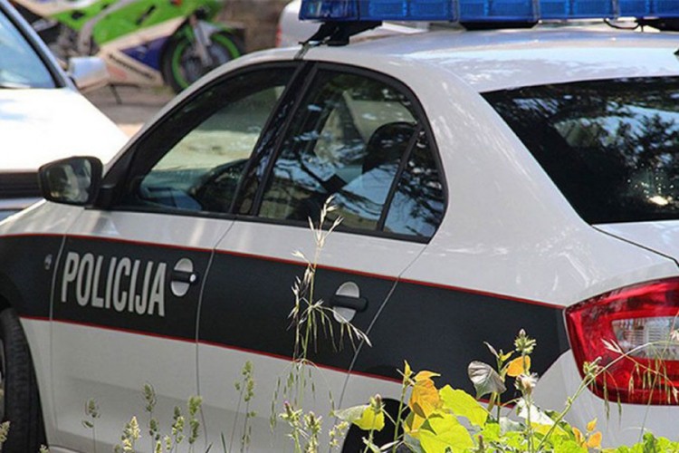 Sletio sa puta i udario u betonsku ogradu