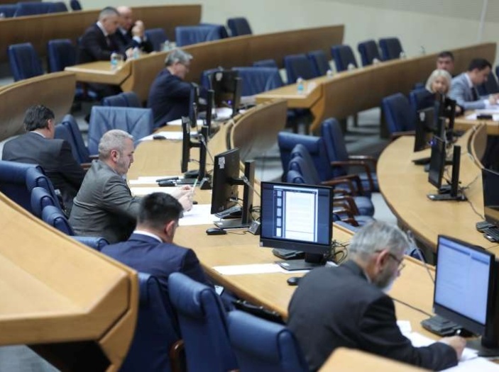 Slijede li sankcije za pomagače: Zastupnici glasali za isplate plata crnolistaša u kešu