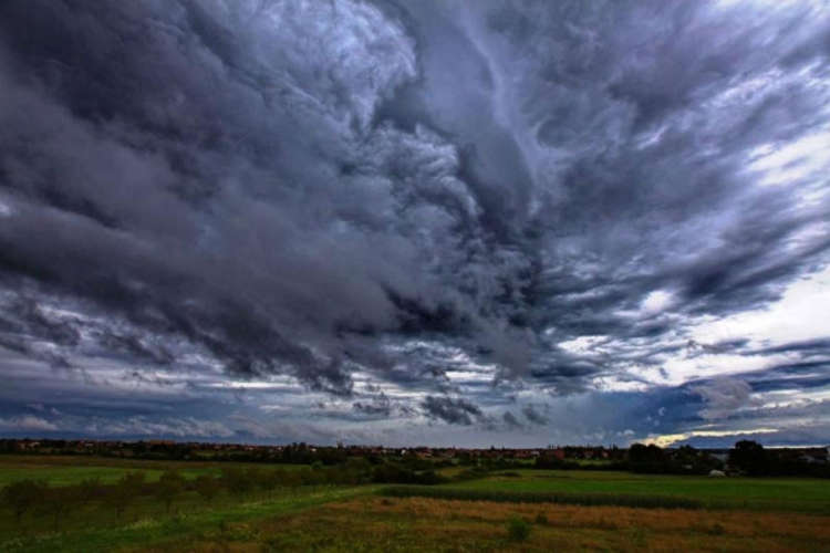 Slijedi period nestabilnog vremena, za vikend moguće prve pahulje