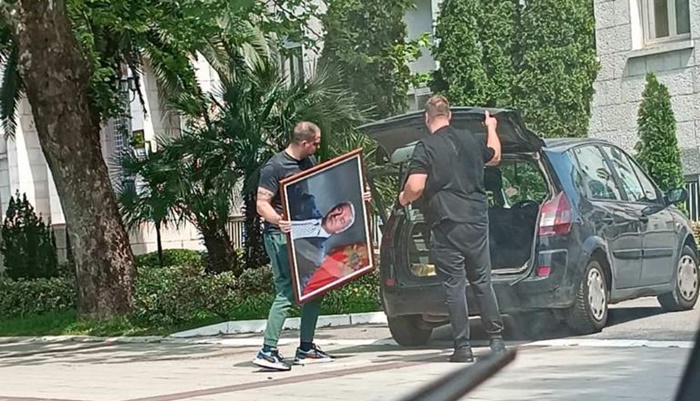 Slika 'Đukanovića' iz predsjedničke rezidencije završila u gepeku