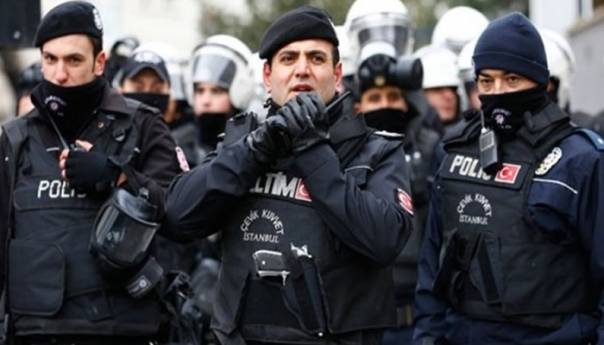 Slobode lišeno 14 od 28 osumnjičenih za članstvo u FETO-u