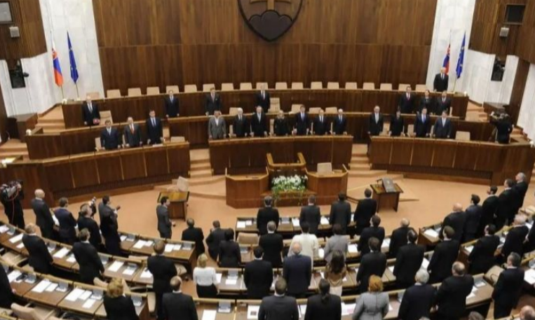 Slovačka izmijenila ustav kako bi omogućila prijevremene izbore