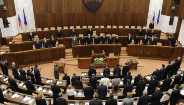 Slovačka izmijenila ustav kako bi omogućila prijevremene izbore