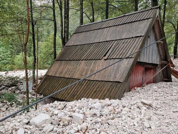 Slovenački spasioci izbavili 17 planinara zatrpanih usljed nevremena