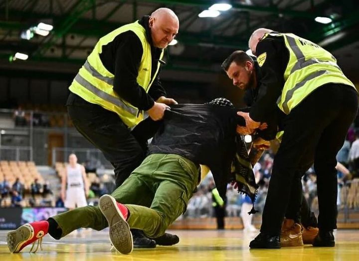 Slovenci navijali za Palestinu na meču s Izraelom, poznati glumac uletio na teren