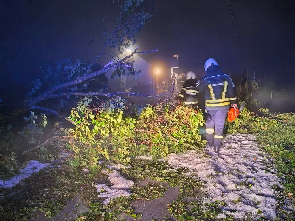 Slovenija: Gotovo 1.800 domaćinstava bez struje nakon olujnog nevremena