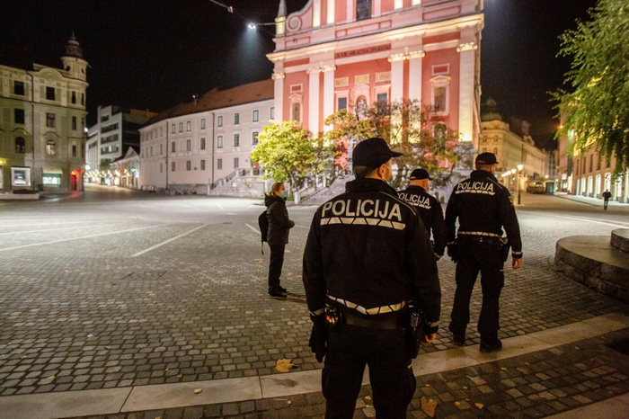 Slovenija: Kažnjavanje za nenošenje maski bez pravnog temelja