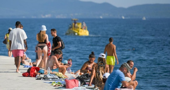 Slovenija razmišlja o karanteni za mlade po povratku iz Hrvatske