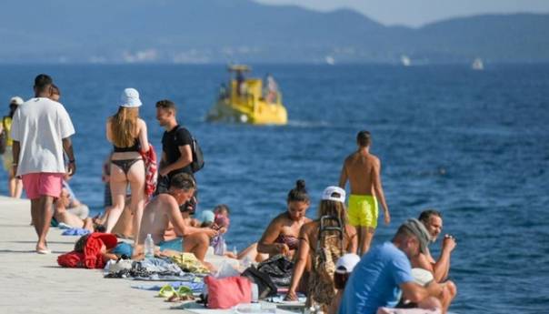 Slovenija razmišlja o karanteni za mlade po povratku iz Hrvatske