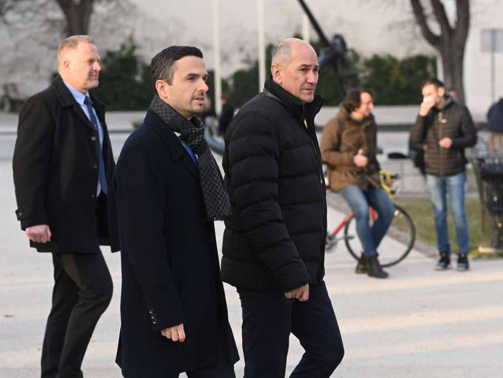 Slovenija u nedjelju bira između liberala i populista