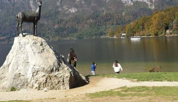 Slovenska vlada u epidemiji poručuje: 'ljetuj doma' i 'kupuj domaće'