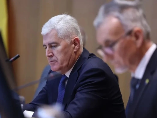 Slučajnost ili taktika: Sjednica odgođena do Čovićevog preuzimanja Doma naroda