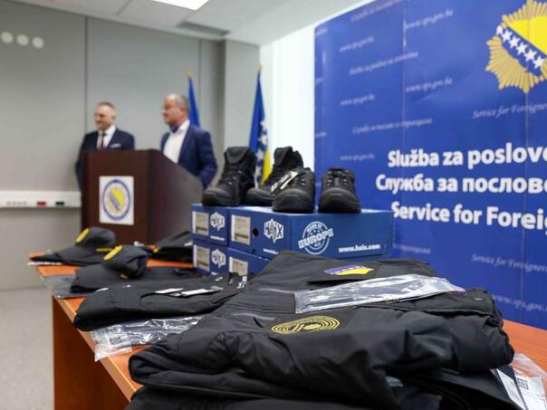Služba za poslove sa strancima nabavila nove uniforme zahvaljujući podršci EU i IOM-a