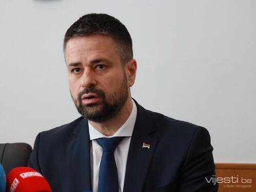 Službenici kreću radikalno: Ko ne glasa za budžet, biće javno prokazan!