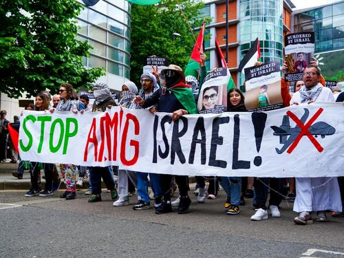 Službenik britanskog ministarstva dao ostavku jer njegova zemlja šalje oružje Izraelu