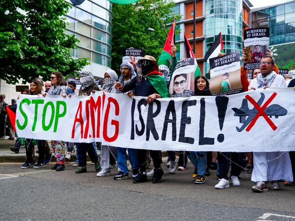 Službenik britanskog ministarstva dao ostavku jer njegova zemlja šalje oružje Izraelu