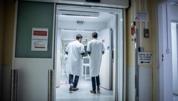 Smanjen dnevni broj zaraženih u Francuskoj