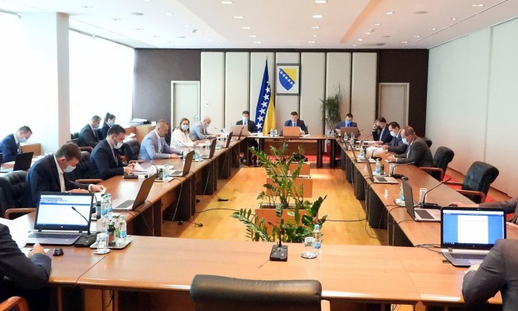 Smanjen trgovinski deficit u prvom kvartalu ove godine