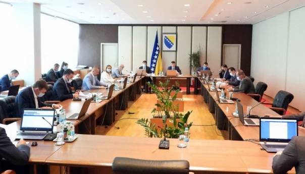 Smanjen trgovinski deficit u prvom kvartalu ove godine