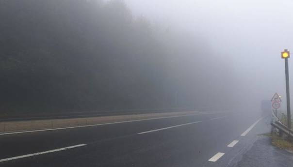 Smanjena vidljivost zbog jutarnje magle na dionicama u kotlinama